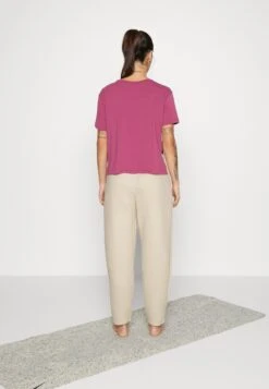 Nike Performance Luxe Bottom - Trainingsbroek - Sanddrift/White/Multi Color 8 Nike Performance Luxe Bottom - Trainingsbroek - Sanddrift/White/Multi Color -Only Mode Winkel 0040a1d3a8b144ada00f10d8b470cc22