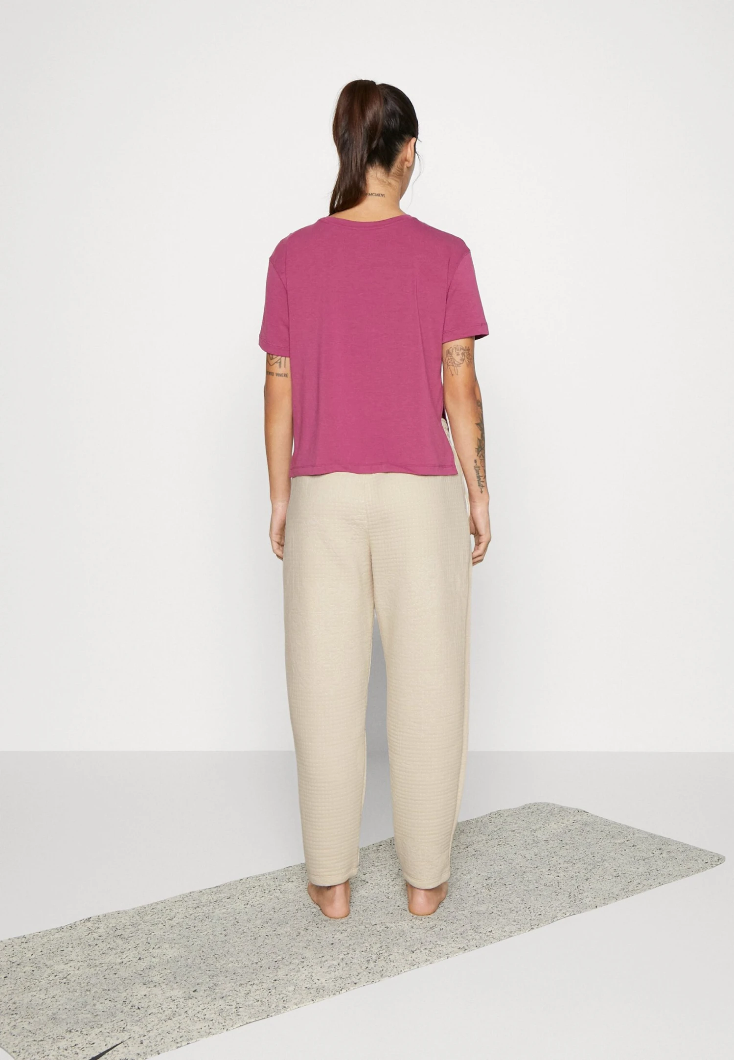 Nike Performance Luxe Bottom - Trainingsbroek - Sanddrift/White/Multi Color 3 Nike Performance Luxe Bottom - Trainingsbroek - Sanddrift/White/Multi Color - Afbeelding 3