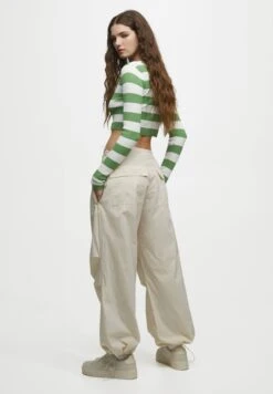 PULL & BEAR Loose-Fit Parachute- Broek - Beige -Only Mode Winkel 04aab50a5635474e87d3da8790b334b7