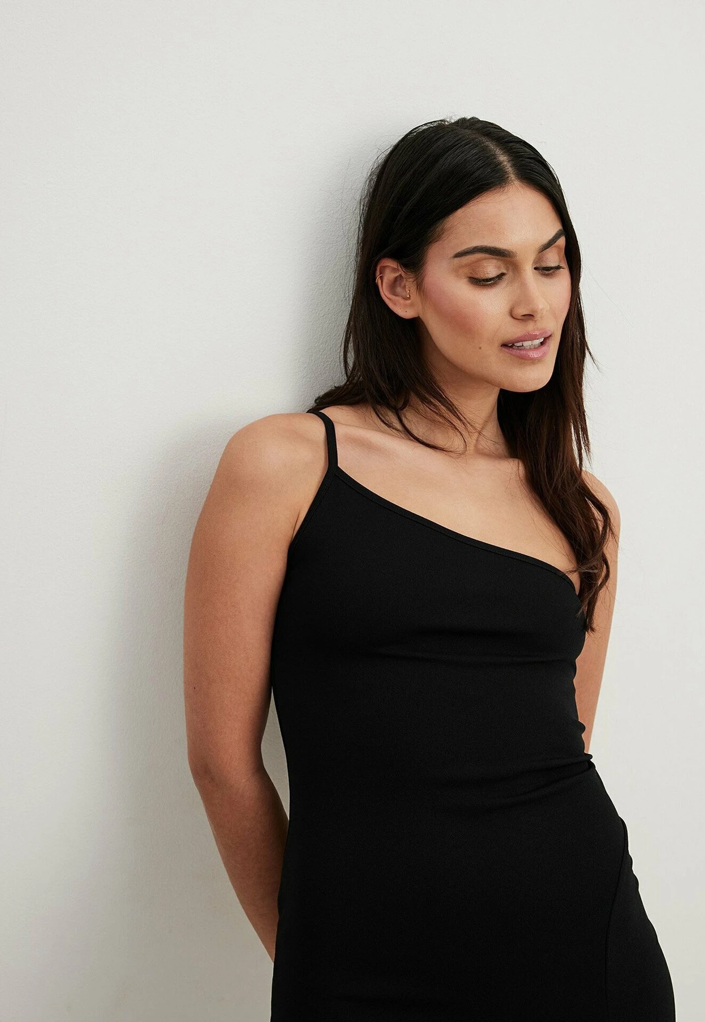 NA-KD Einsiteitig Schulterfreies - Etui-Jurk - Black 4 NA-KD Einsiteitig Schulterfreies - Etui-Jurk - Black - Afbeelding 4