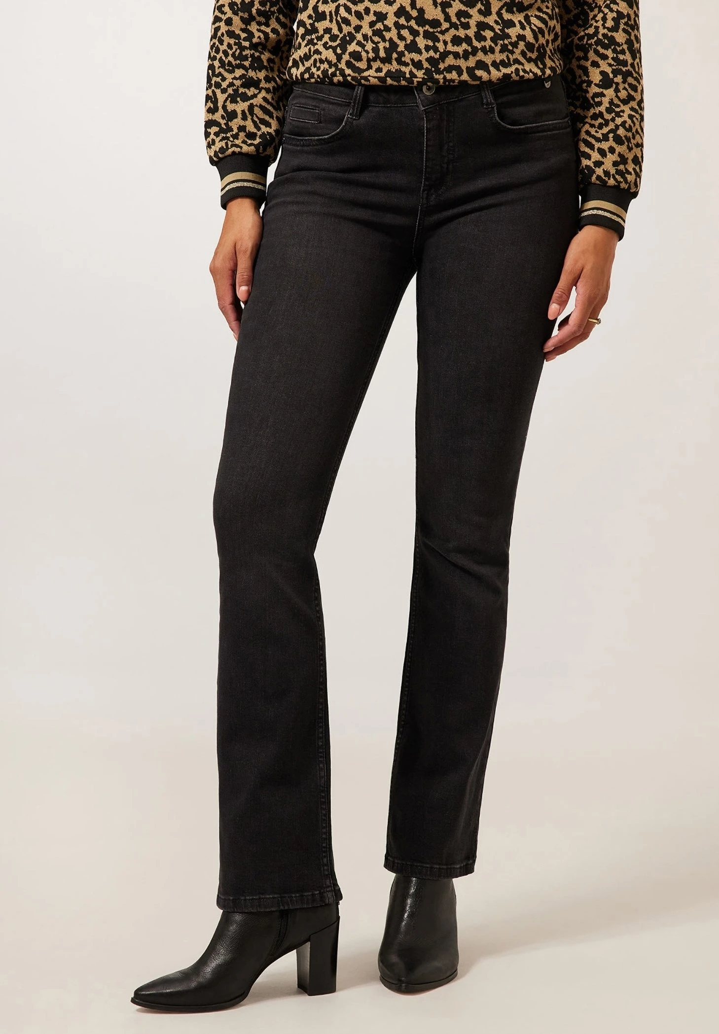 Ivy - Bootcut Jeans - Black Used 1 Ivy - Bootcut Jeans - Black Used