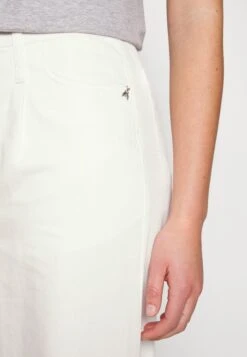 Patrizia Pepe Pantaloni/Trousers - Jeans Tapered Fit - Bianco 9 Patrizia Pepe Pantaloni/Trousers - Jeans Tapered Fit - Bianco -Only Mode Winkel 06ef10d08d0f42c78a411f6d725bd3f0