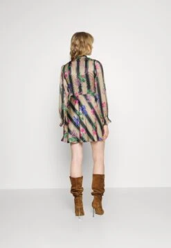 MAX & Co. Egadi - Jurk - Beige 9 MAX & Co. Egadi - Jurk - Beige -Only Mode Winkel 074a8145706846d8823ef61fe062465a