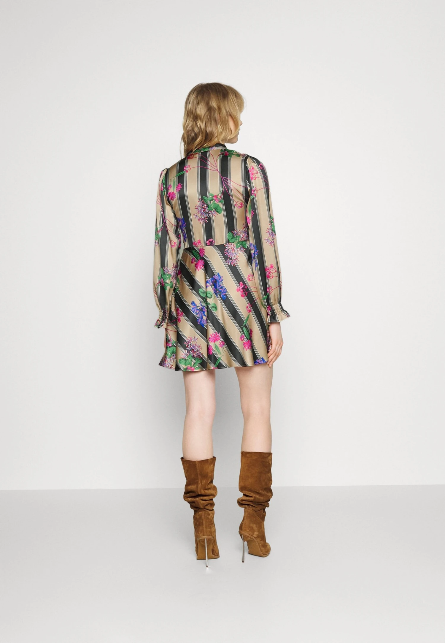 MAX & Co. Egadi - Jurk - Beige 3 MAX & Co. Egadi - Jurk - Beige - Afbeelding 3