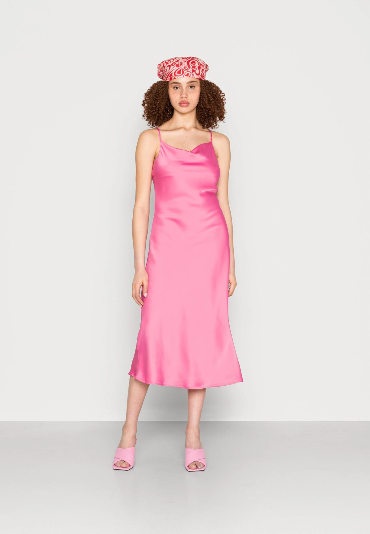 Yasdottea Strap Midi Dress Show - Cocktailjurk - Ibis Rose 1 Yasdottea Strap Midi Dress Show - Cocktailjurk - Ibis Rose