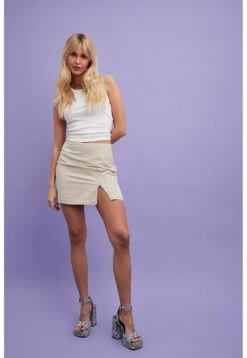 NA-KD Mit Schlitz - Minirok - Beige -Only Mode Winkel 087da4824fd3408e91d0b76630d2e7f2