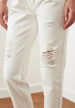 Trendyol Straight Leg Jeans - White 9 Trendyol Straight Leg Jeans - White -Only Mode Winkel 0932b62c1b3f40e9a5d79be1540f88f3