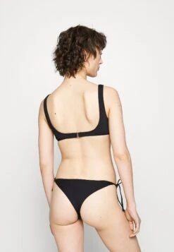 Billabong Sol Searcher Tie Side Tanga - Bikinibroekje - Black -Only Mode Winkel 09d0471998f54badadbe68234dcd6241
