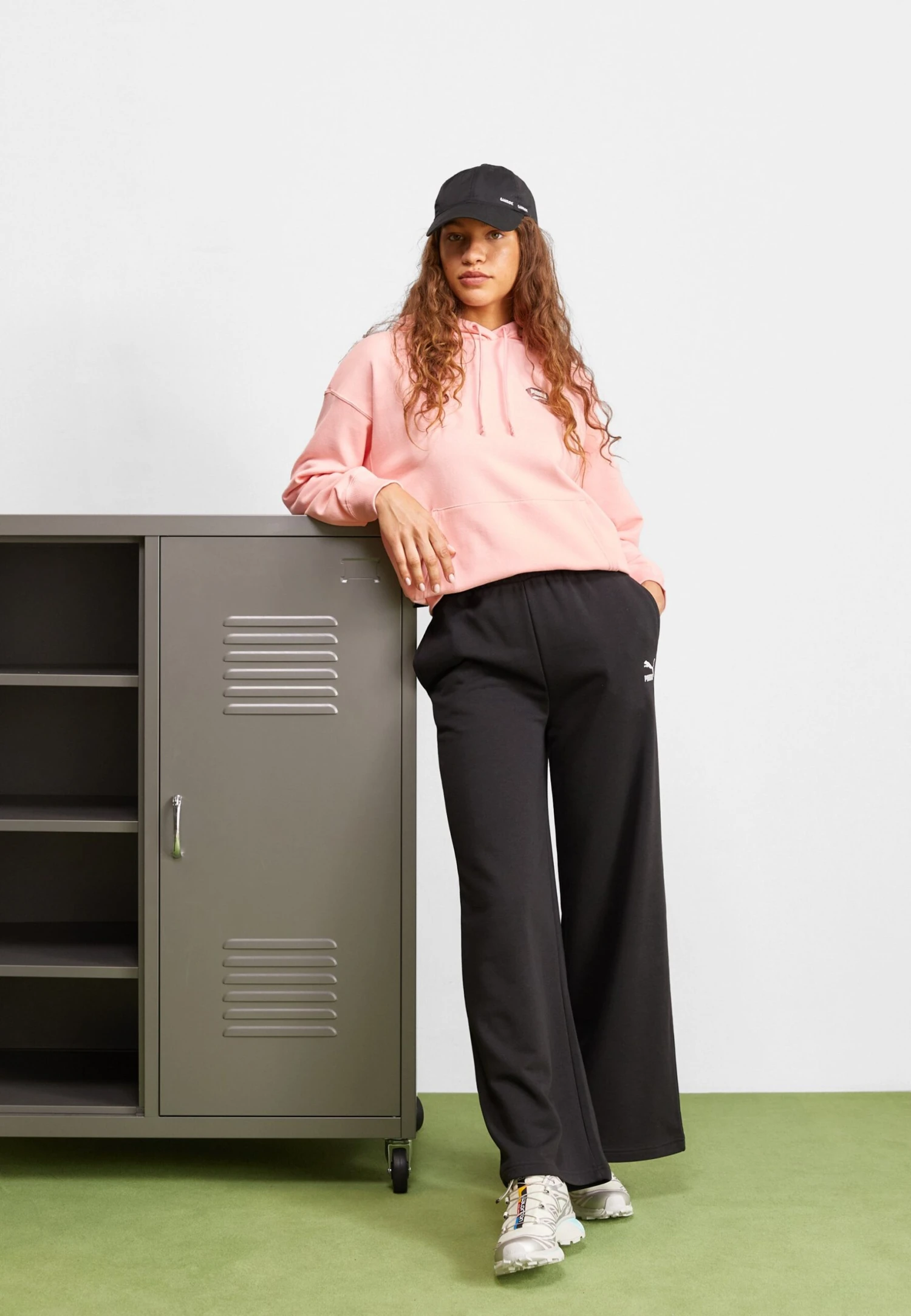 Puma Classics Relaxed Tr - Trainingsbroek - Black 2 Puma Classics Relaxed Tr - Trainingsbroek - Black - Afbeelding 2