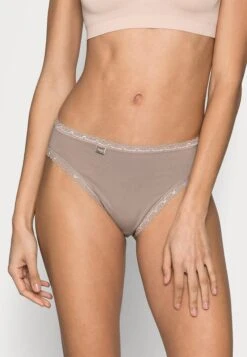 Sloggi Weekend Tai 3 Pack - Slip - Skin/Dark Combination 13 Sloggi Weekend Tai 3 Pack - Slip - Skin/Dark Combination -Only Mode Winkel 0d1defb5603042bdb0043f8dbd734818