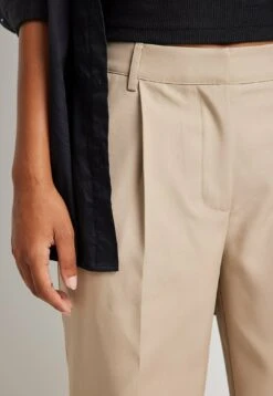 NA-KD Broek - Taupe 6 NA-KD Broek - Taupe -Only Mode Winkel 101245a1e4ec4d1e83fcfcc921301ee5