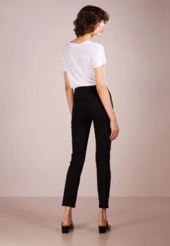 FRAME Le High - Straight Leg Jeans - Film Noir 8 FRAME Le High - Straight Leg Jeans - Film Noir -Only Mode Winkel 1022424bd7a2444fafbaf0b4776dc9ed