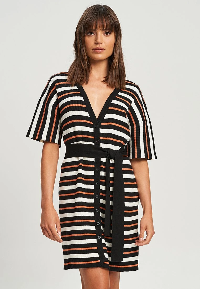 Calli Petras - Gebreide Jurk - Orange Stripe 1 Calli Petras - Gebreide Jurk - Orange Stripe