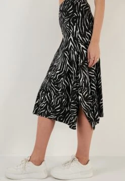 LELA Midi- A-Lijn Rok - Black White Striped -Only Mode Winkel 126eecd85dbd4938a25b2333b747fb6f
