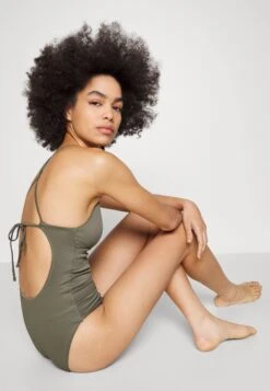 ONLY Onlbobby Life Swimsuit - Badpak - Kalamata -Only Mode Winkel 12f52285c99b465782b7fdc77ecd1a0a