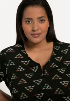 Ulla Popken Grafische Print, Zipper, Zakken, 3/4-Mouwen - Longsleeve - Zwart 7 Ulla Popken Grafische Print, Zipper, Zakken, 3/4-Mouwen - Longsleeve - Zwart -Only Mode Winkel 13059499227040e3a672274f32e95ef5