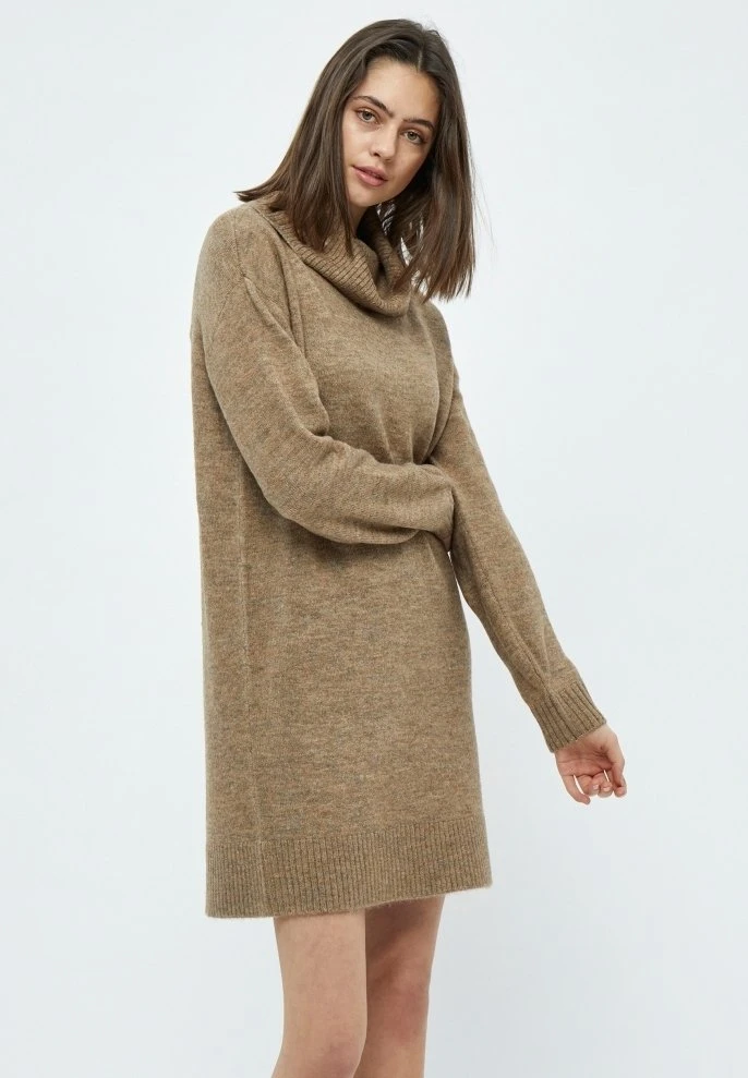 DESIRES Elis Rollneck- Gebreide Jurk - Winter Twig Sand Melange 1 DESIRES Elis Rollneck- Gebreide Jurk - Winter Twig Sand Melange