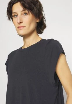 Athleta With Ease Tee - T-Shirt Basic - Black -Only Mode Winkel 142503efeb7a4defbc2b3190ee752c2e