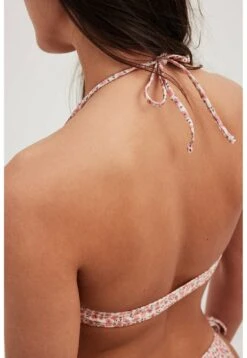 NA-KD Triangel Zum Binden Vorne - Bikinitop - Rose Bouquet -Only Mode Winkel 163641ecdd6249cca081b2b4496ac8ca