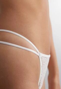 Intimissimi String Mit Seitlichen Bändern Folk Delicious - String - Weiß Bianco Perla -Only Mode Winkel 16b3b518bfc6472ca9743de9cd330676