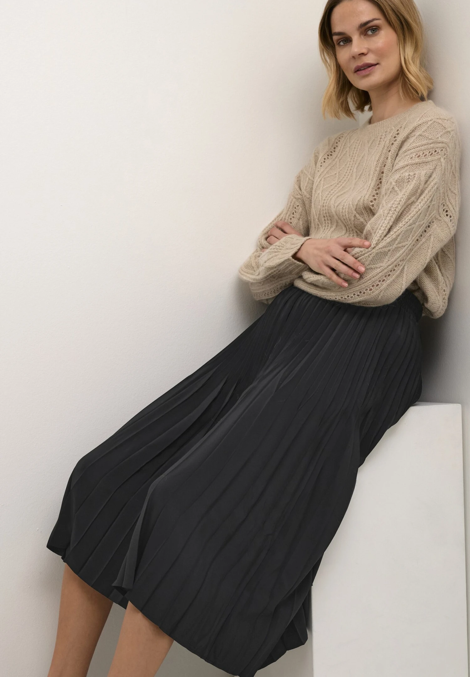 Culture Cuvienna - A-Lijn Rok - Black 4 Culture Cuvienna - A-Lijn Rok - Black - Afbeelding 4