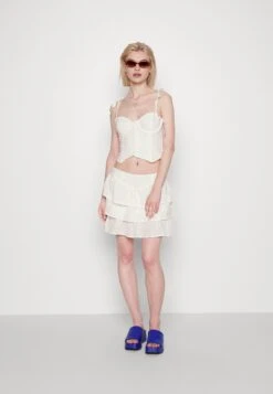 NA-KD Schutterman Mini Skirt - Minirok - White -Only Mode Winkel 17817d1e31f444e3b54ee9e58811453e