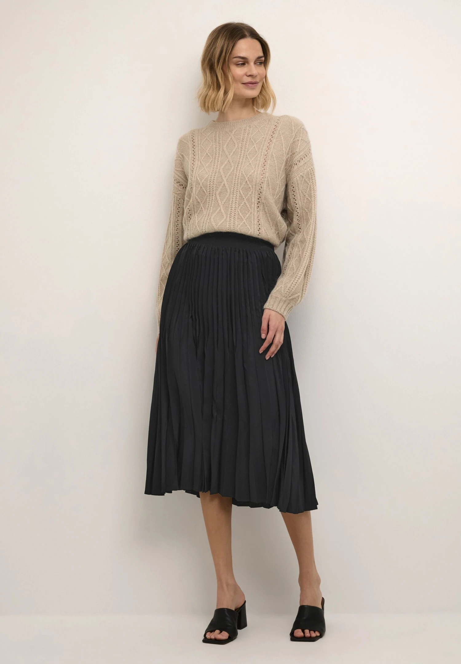 Culture Cuvienna - A-Lijn Rok - Black 2 Culture Cuvienna - A-Lijn Rok - Black - Afbeelding 2