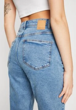 Pieces Pckesia Mom- Relaxed Fit Jeans - Light Blue Denim 11 Pieces Pckesia Mom- Relaxed Fit Jeans - Light Blue Denim -Only Mode Winkel 17e4bd885fde46058f5536a905fc3daf