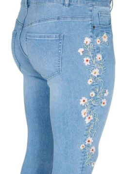Zizzi Extra Sanna Mit Stickerei - Slim Fit Jeans - Light Blue 11 Zizzi Extra Sanna Mit Stickerei - Slim Fit Jeans - Light Blue -Only Mode Winkel 182f97f377c04daab9a0dae74cae9e6a