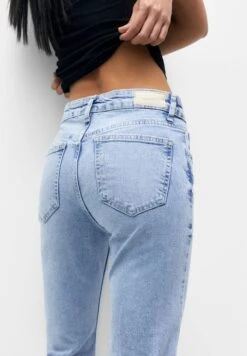 PULL & BEAR Flared High-Waist - Straight Leg Jeans - Blue Denim 10 PULL & BEAR Flared High-Waist - Straight Leg Jeans - Blue Denim -Only Mode Winkel 18cdbf59d95e4e07a301517be78b8364