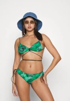 ONLY Onllucia Set - Bikini - Foliage Green 8 ONLY Onllucia Set - Bikini - Foliage Green -Only Mode Winkel 18d3a3b79b4e4f0f8ee48bc6106dfece