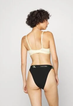 High Leg Tanga - Slip - Black -Only Mode Winkel 18f669114e3f48e6bafe01cea3f3be15