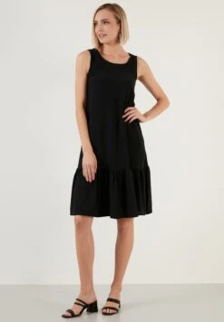 LELA Regular Fit- Jurk - Black 9 LELA Regular Fit- Jurk - Black -Only Mode Winkel 190dae68e974483cbc3d9d99d8c49473
