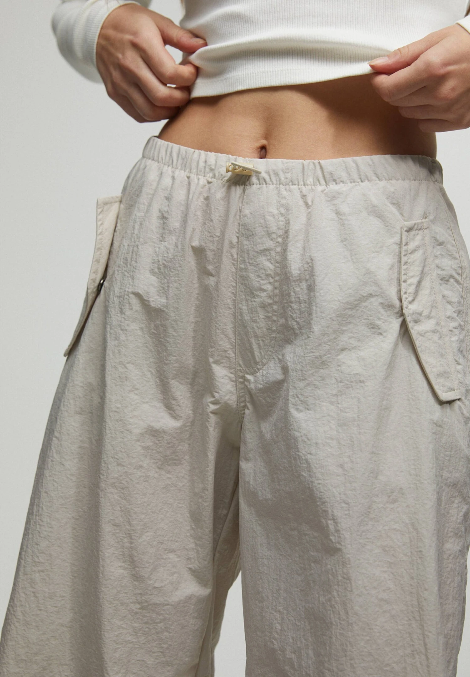 PULL & BEAR Parachute- Broek - Beige 4 PULL & BEAR Parachute- Broek - Beige - Afbeelding 4