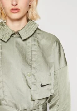 Nike Sportswear Trenchcoat - Oil Green -Only Mode Winkel 1ae2c80a287e402ea52f22c89273edb0