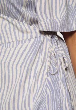 Ankle Wrap Dress - Jurk - Blue Heron 13 Ankle Wrap Dress - Jurk - Blue Heron -Only Mode Winkel 1b4f3119d98a4428bbd91165e11906a3