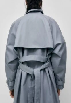 PULL & BEAR Oversized - Trenchcoat - Stone Blue Denim 9 PULL & BEAR Oversized - Trenchcoat - Stone Blue Denim -Only Mode Winkel 1be317b0fe0e4f8f9ae5516ae7bc627b