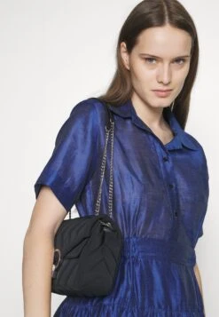 Sandro Cocktailjurk - Bleu Foncé 13 Sandro Cocktailjurk - Bleu Foncé -Only Mode Winkel 1c47b0c4b9c3412ca1b5900c742820f5