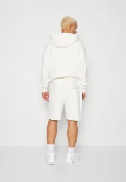 CARLO COLUCCI Unisex - Shorts - Offwhite 8 CARLO COLUCCI Unisex - Shorts - Offwhite -Only Mode Winkel 1ceafeac4dc7416989aa3ccd8e56e3fe