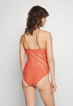 Seafolly Marrakesh High Neck One Piece - Badpak - Cinnamon 7 Seafolly Marrakesh High Neck One Piece - Badpak - Cinnamon -Only Mode Winkel 1d05967e531740b1a0eaf35657ba1ee9