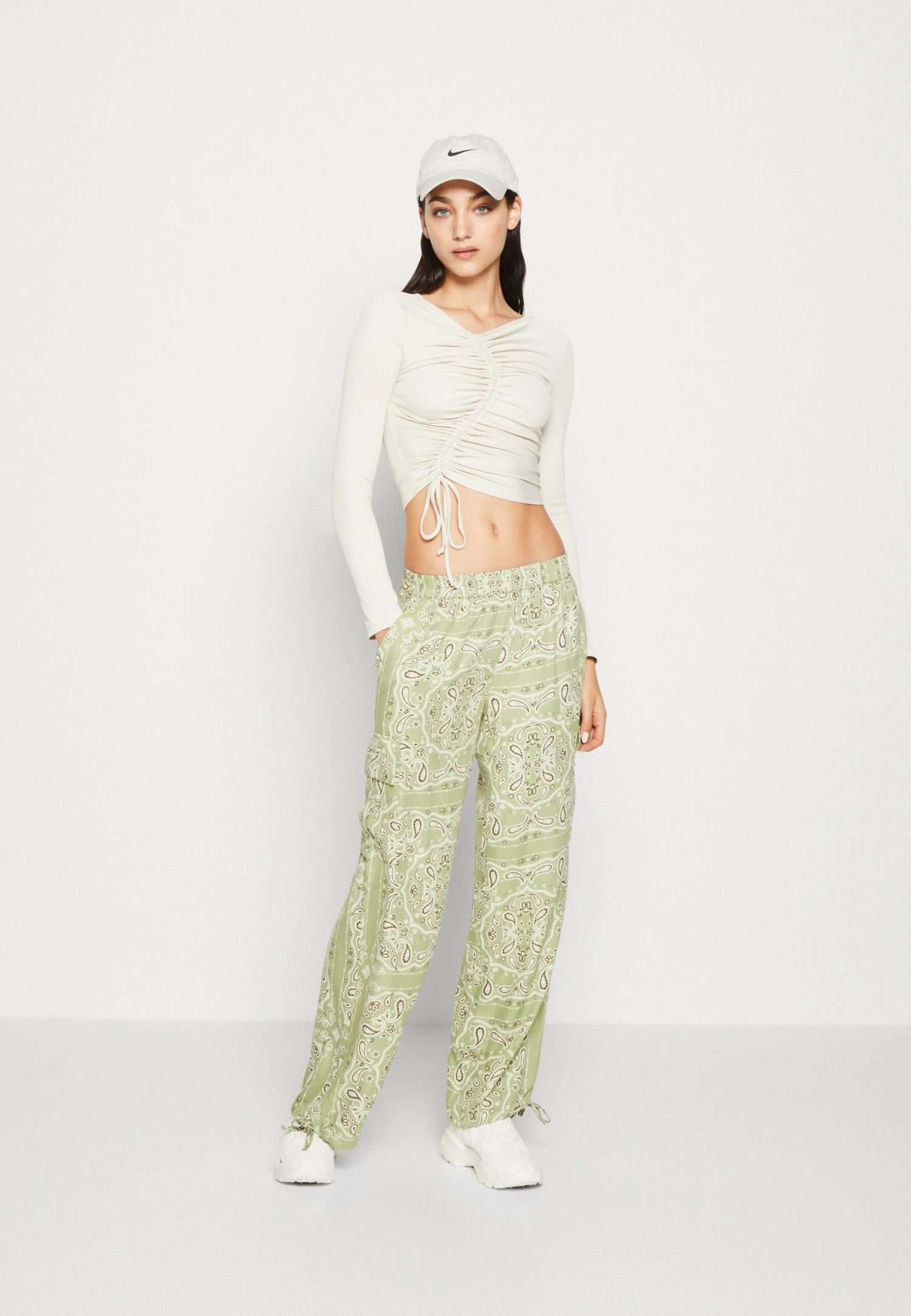 NEVER FULLY DRESSED Bandana Trousers - Cargobroek - Khaki 2 NEVER FULLY DRESSED Bandana Trousers - Cargobroek - Khaki - Afbeelding 2