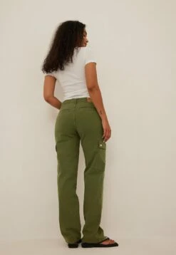 NA-KD Cargo- Straight Leg Jeans - Light Khaki 6 NA-KD Cargo- Straight Leg Jeans - Light Khaki -Only Mode Winkel 1fde2391f48f4e6ca3a5a490486d3c71