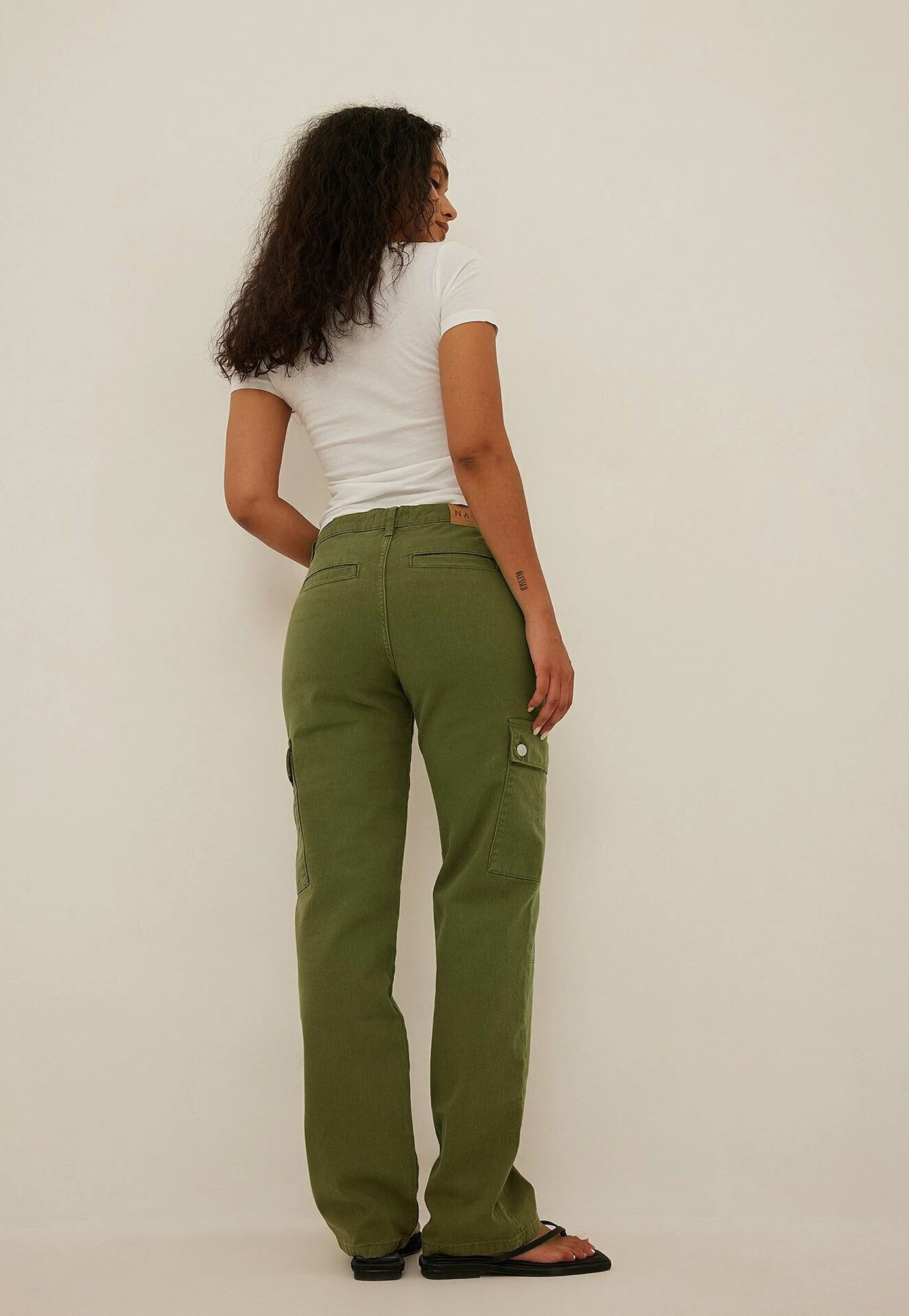 NA-KD Cargo- Straight Leg Jeans - Light Khaki 3 NA-KD Cargo- Straight Leg Jeans - Light Khaki - Afbeelding 3