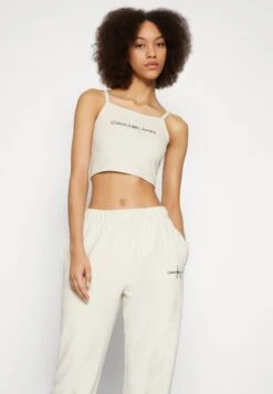 Calvin Klein Jeans Monogram Towelling - Trainingsbroek - Eggshell -Only Mode Winkel 203eeeb5269c4ff796d5ab31999d9f4f