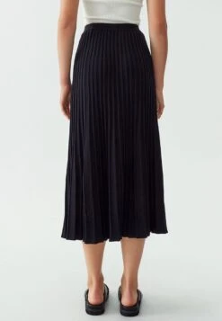 Calli Cyril Midi - Plooirok - Black -Only Mode Winkel 2047b468da2941f3822c2e9223bac759