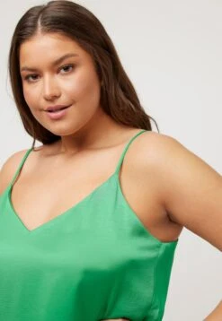 Ulla Popken Top - Grass Green 6 Ulla Popken Top - Grass Green -Only Mode Winkel 211e97ec03064da1ba8037f1b48c23a9