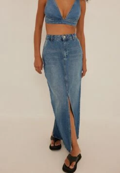 NA-KD Mit Schlitzdetail - Maxirok - Light Blue -Only Mode Winkel 21450d38170a444fa5ce39714d4dba27