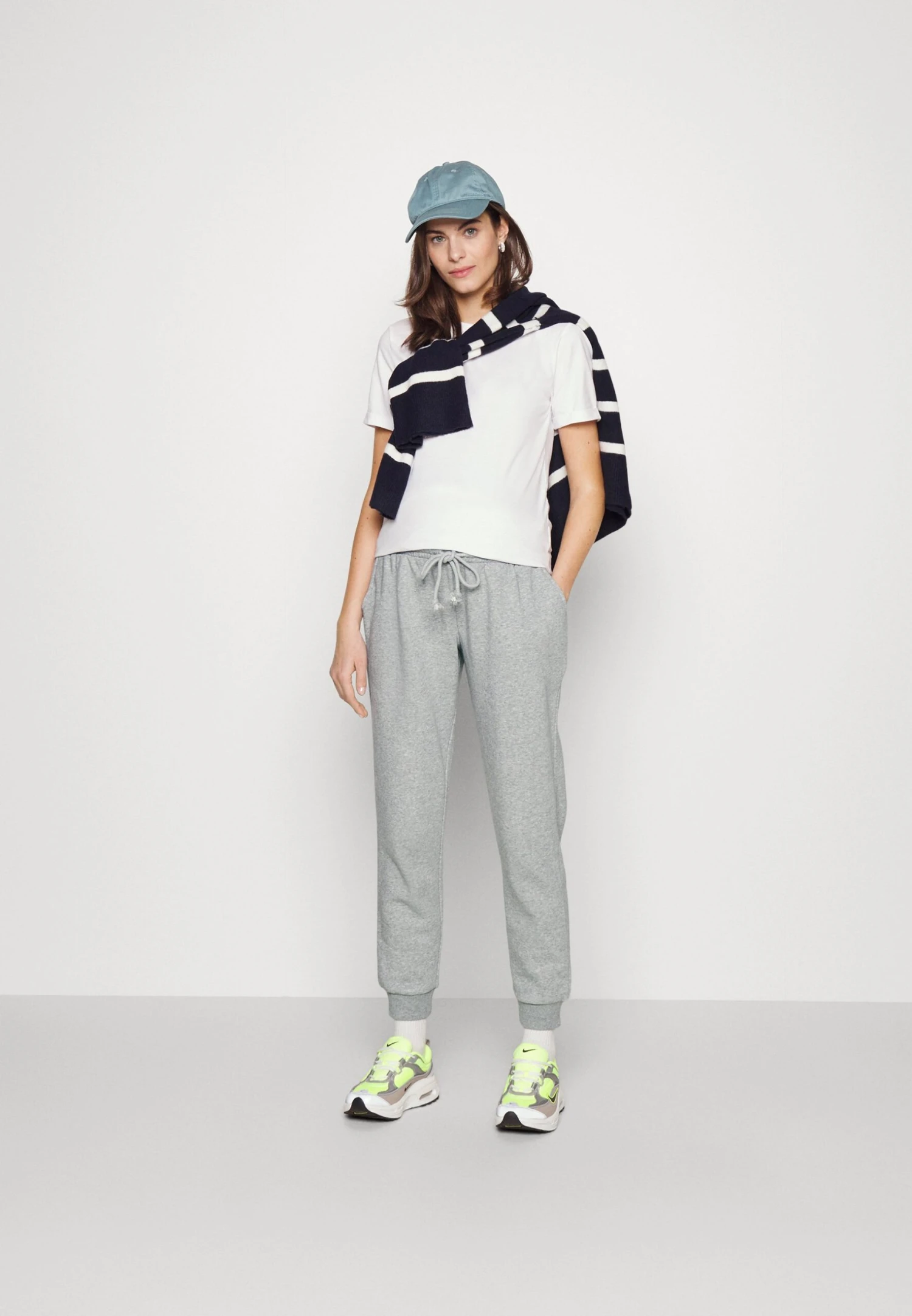 Classic Trackpant - Trainingsbroek - Grey Marle 2 Classic Trackpant - Trainingsbroek - Grey Marle - Afbeelding 2