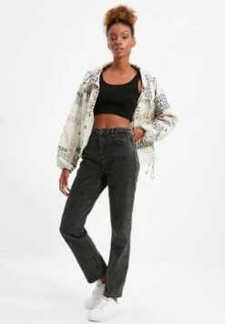 Trendyol Straight Leg Jeans - Black -Only Mode Winkel 23aa99b8974c48479f2b80381db127eb