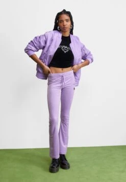 Juicy Couture Classic Trackpant With Cherry Branding - Trainingsbroek - Sheer Lilac -Only Mode Winkel 23b1acf11f1243d1a57c2febe7504ca6
